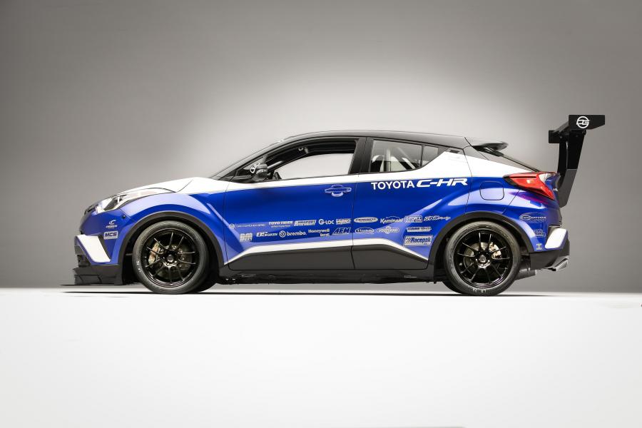  Toyota C-HR R-Tuned 2017 года  (фото 15 из 24)